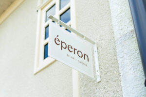京都〈éperon〉店頭サイン