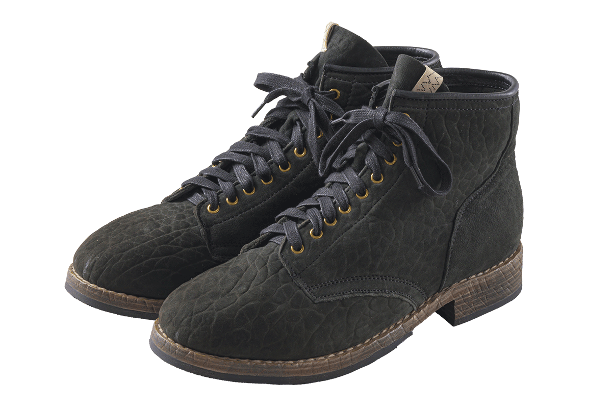 〈ビズビム〉のワークブーツ