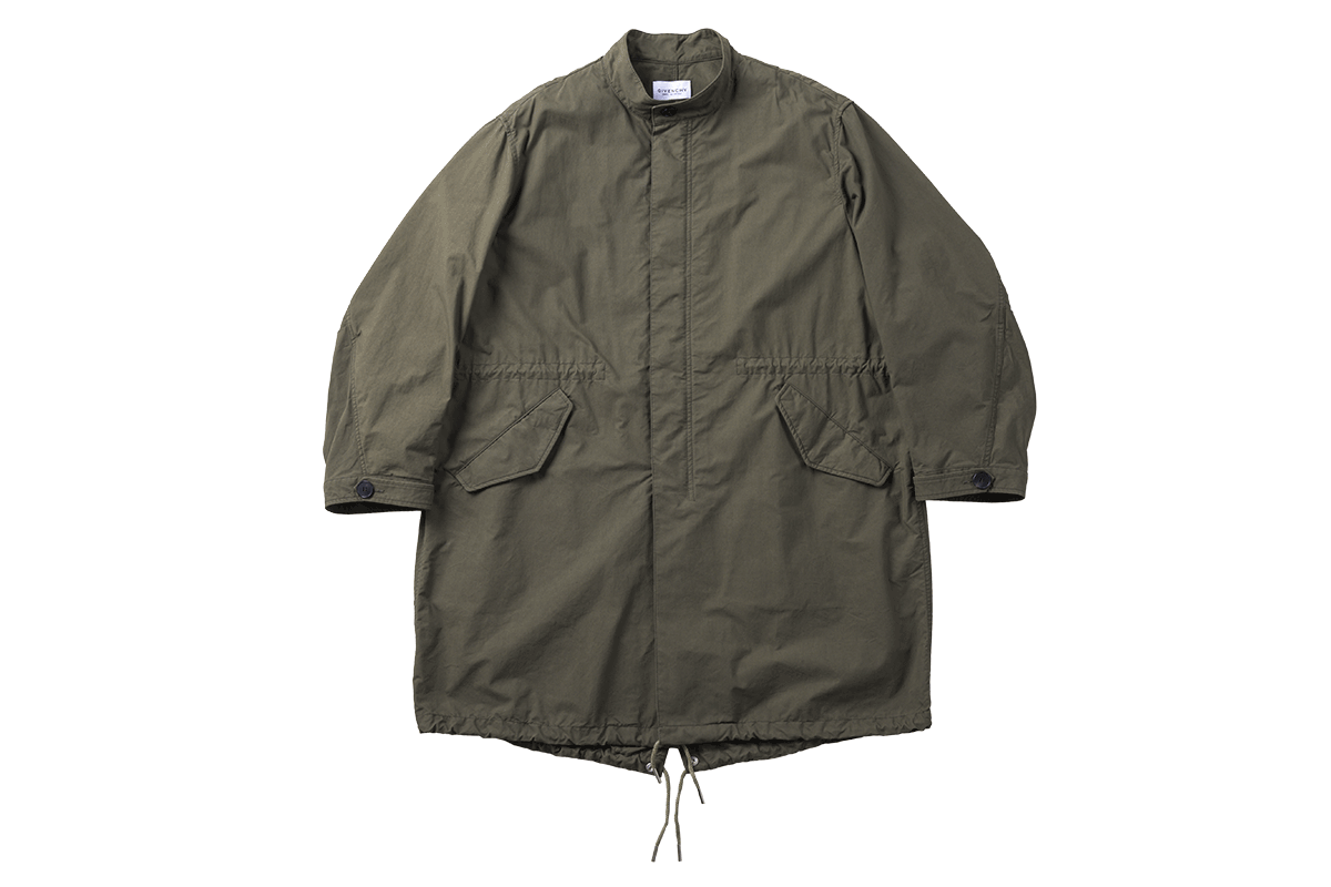 〈ジバンシィ by サラ・バートン〉のフィッシュテールコート