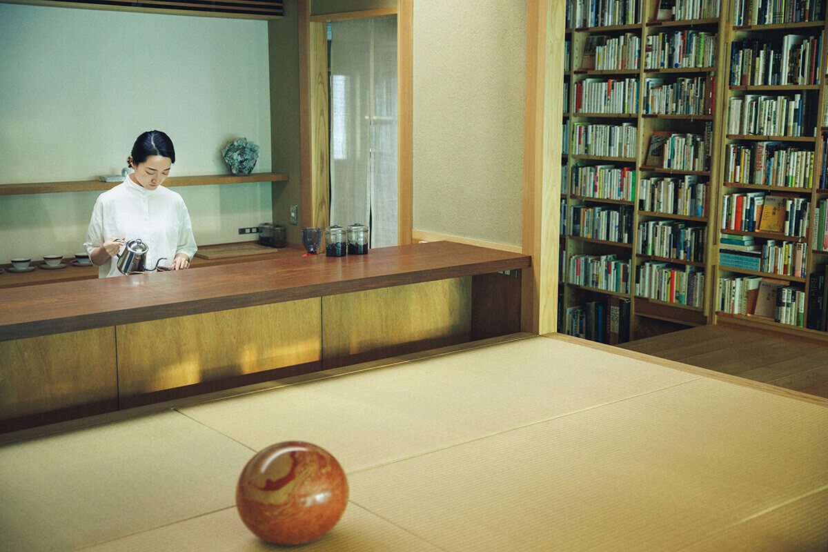 京都〈喫茶 芳〉店内