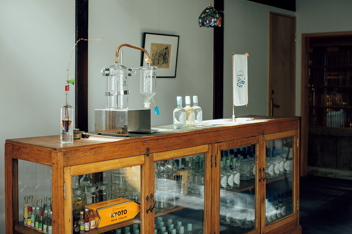 京都〈幾星 京都蒸溜室〉店内