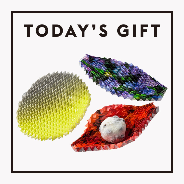 〈辻徳〉の紙皿