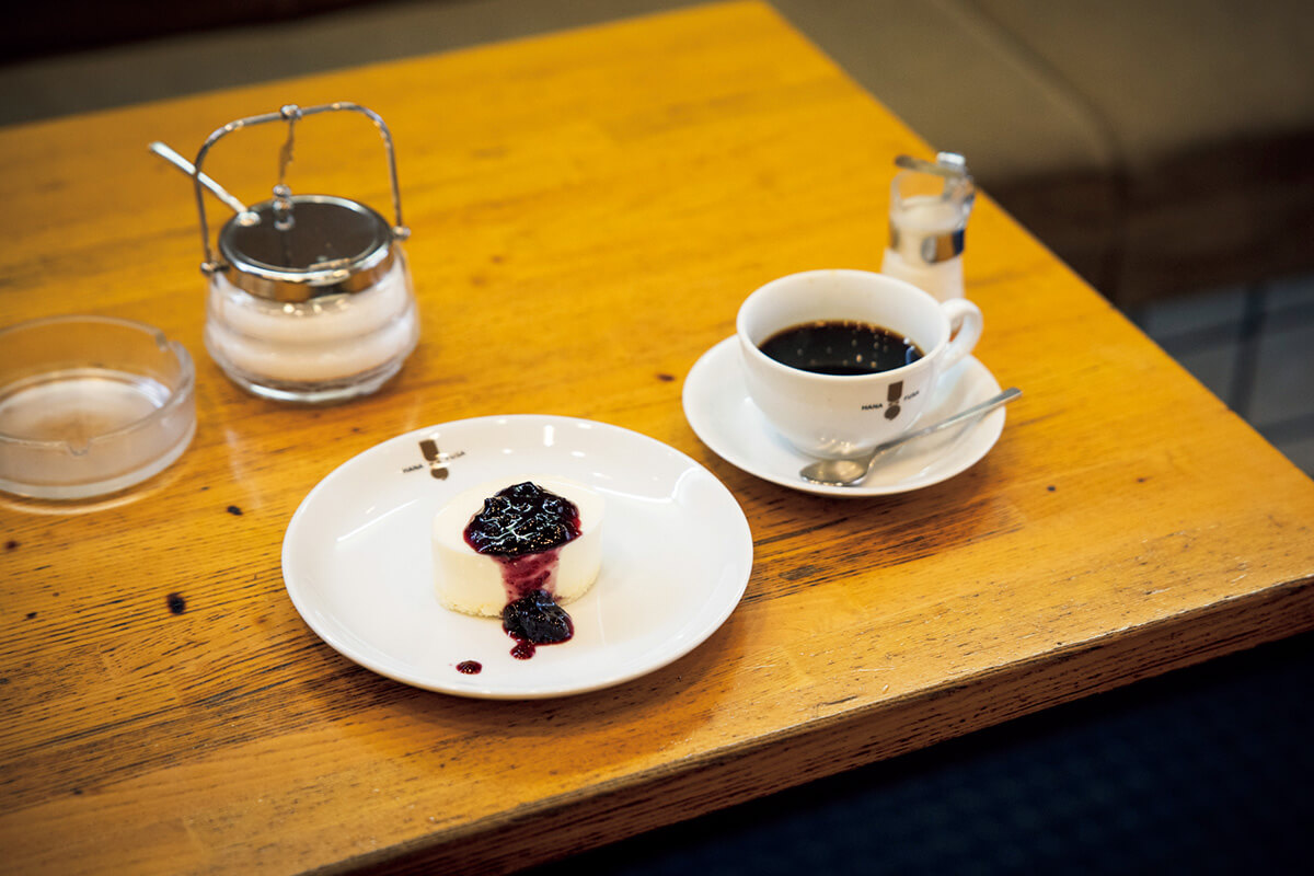 京都〈はなふさ イースト店〉サントスブレンド、レアタイプチーズケーキ