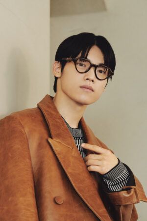 レザージャケットを着た木村柾哉