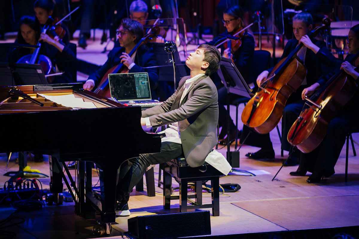 チョン・ジェイルのピアノ演奏シーン