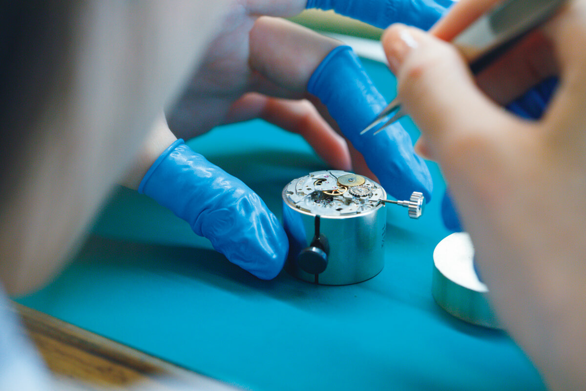 〈ヒコ・みづのジュエリーカレッジ〉ウォッチメーカーコースの授業風景