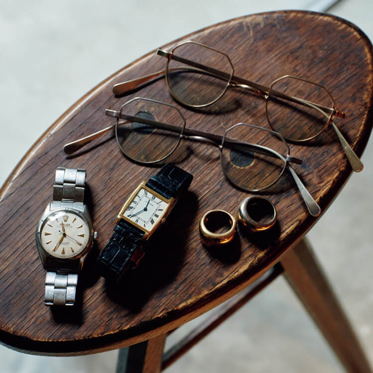 〈カルティエ〉の「タンク レベルソ」と、〈ロレックス〉の「パーペチュアル」