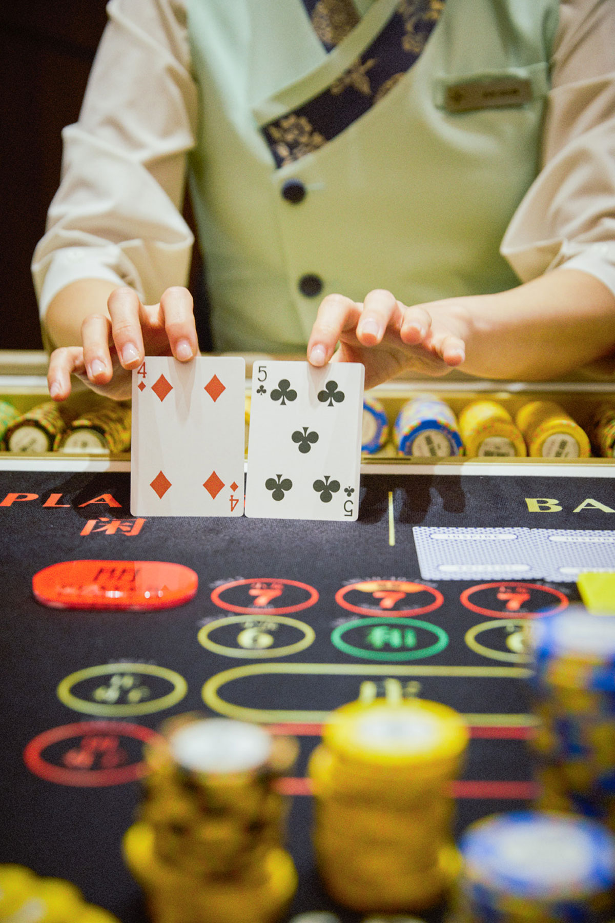 〈インスパイア カジノ〉でのカジノの様子