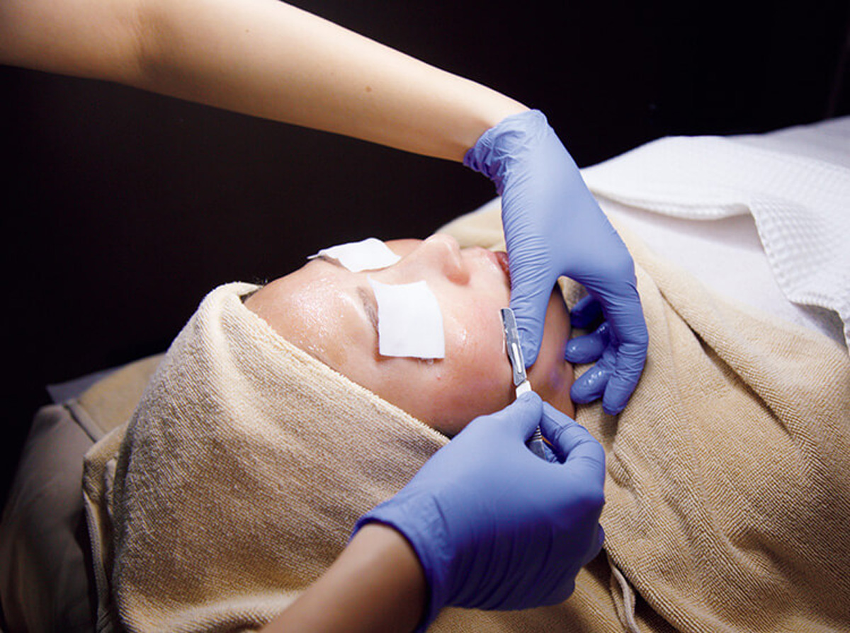 バンコク〈ワイルド・クリニック・スクンビット49〉フェイシャルケアの様子