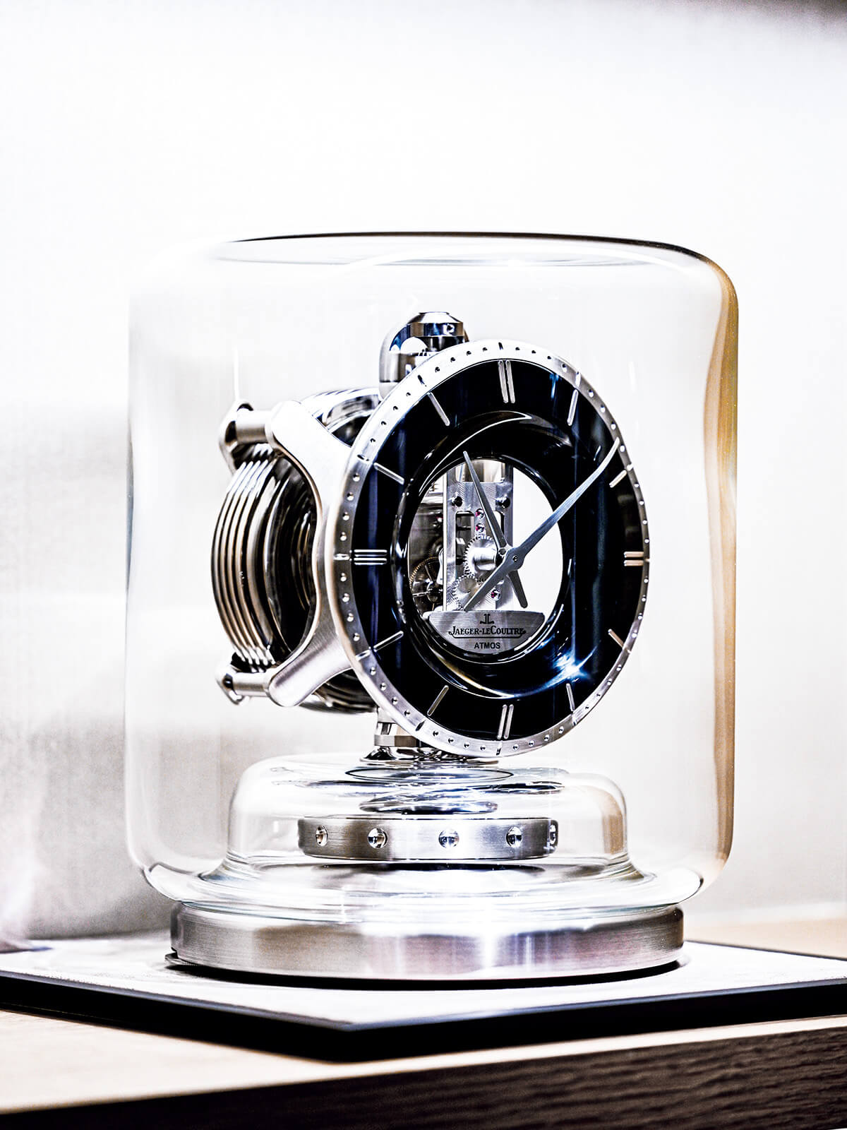 〈ジャガー・ルクルト〉の「アトモス・インフィニット」