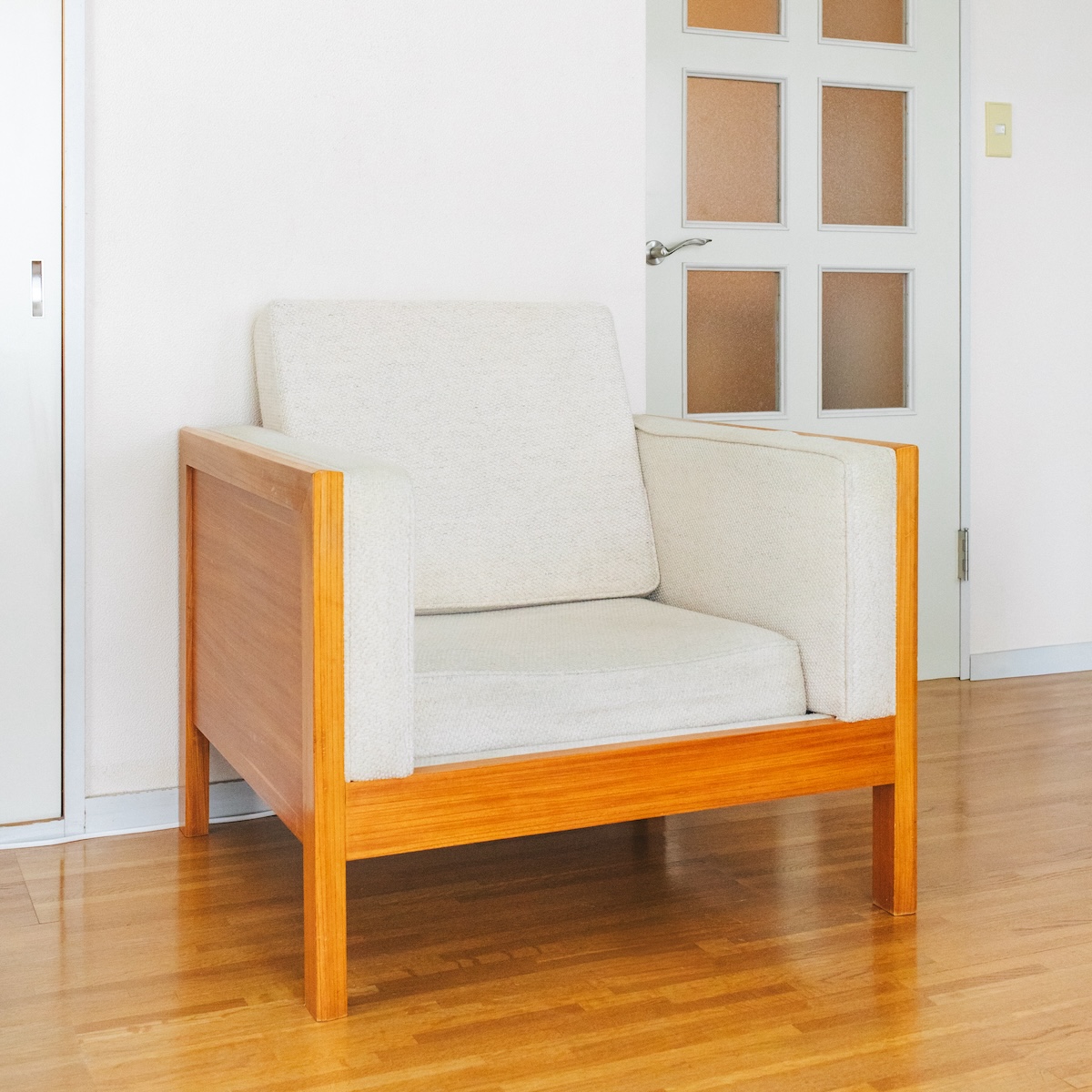 〈天童木工〉のラウンジソファ