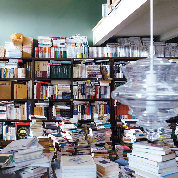 橋本麻里さんと山本貴光さんの本棚