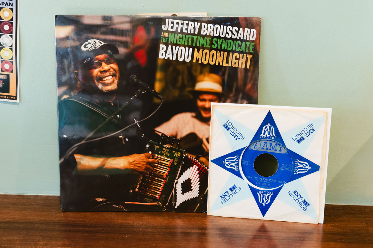 左から「JEFFERY BROUSSARD & The Nighttime Syndicate- Bayou Moonlight (Fairground FGLP-000l)」、「LEE DORSEY- Working In The Coal Mine/ Mexico(AMY 958)」