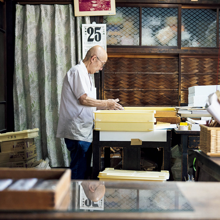 京都〈大黒屋鎌餅本舗〉店内