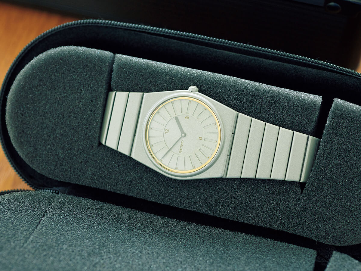 〈セイコー〉の2針のクォーツ