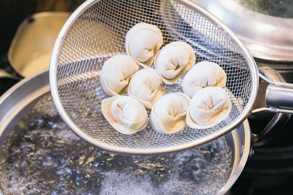 わんたんを茹でる様子