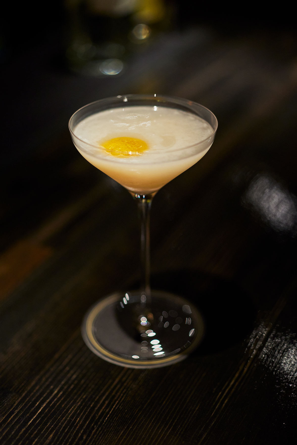 絹のように柔らかいテイストのオリジナルカクテル「白妙」1,300円。