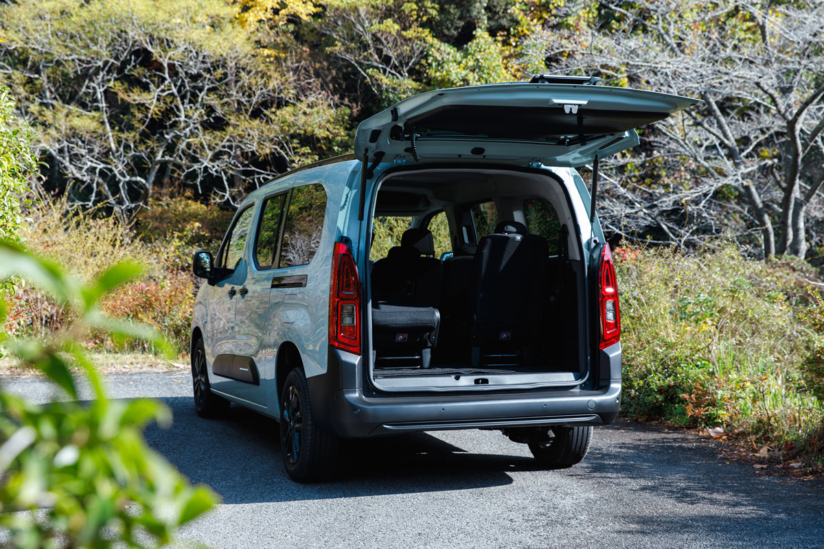 〈ベルランゴ〉3列シート、7人乗りのモデル