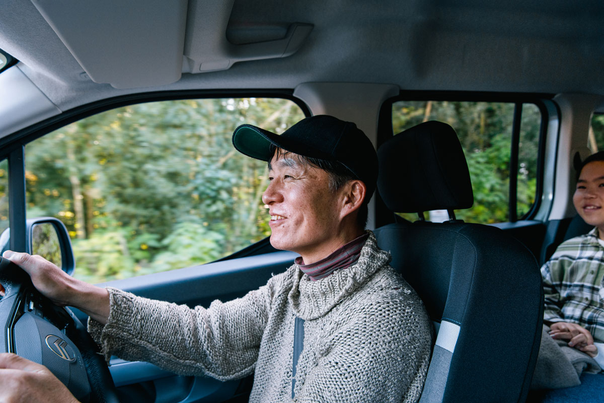 ハンドルを握る江口さん