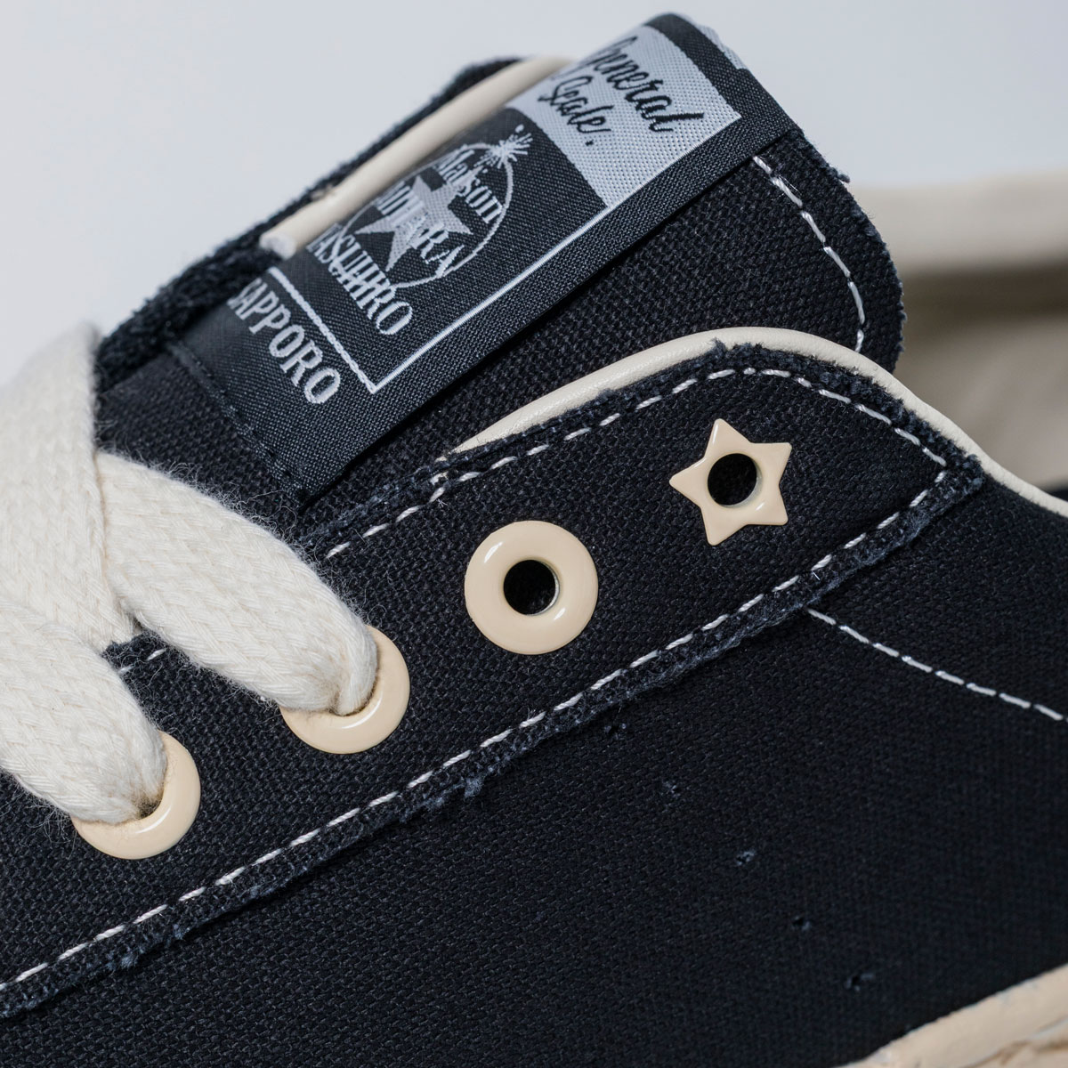 星をモチーフにした鳩目