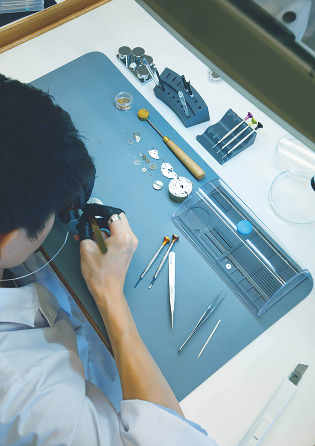 〈ヒコ・みづのジュエリーカレッジ〉ウォッチメーカーコースの授業風景