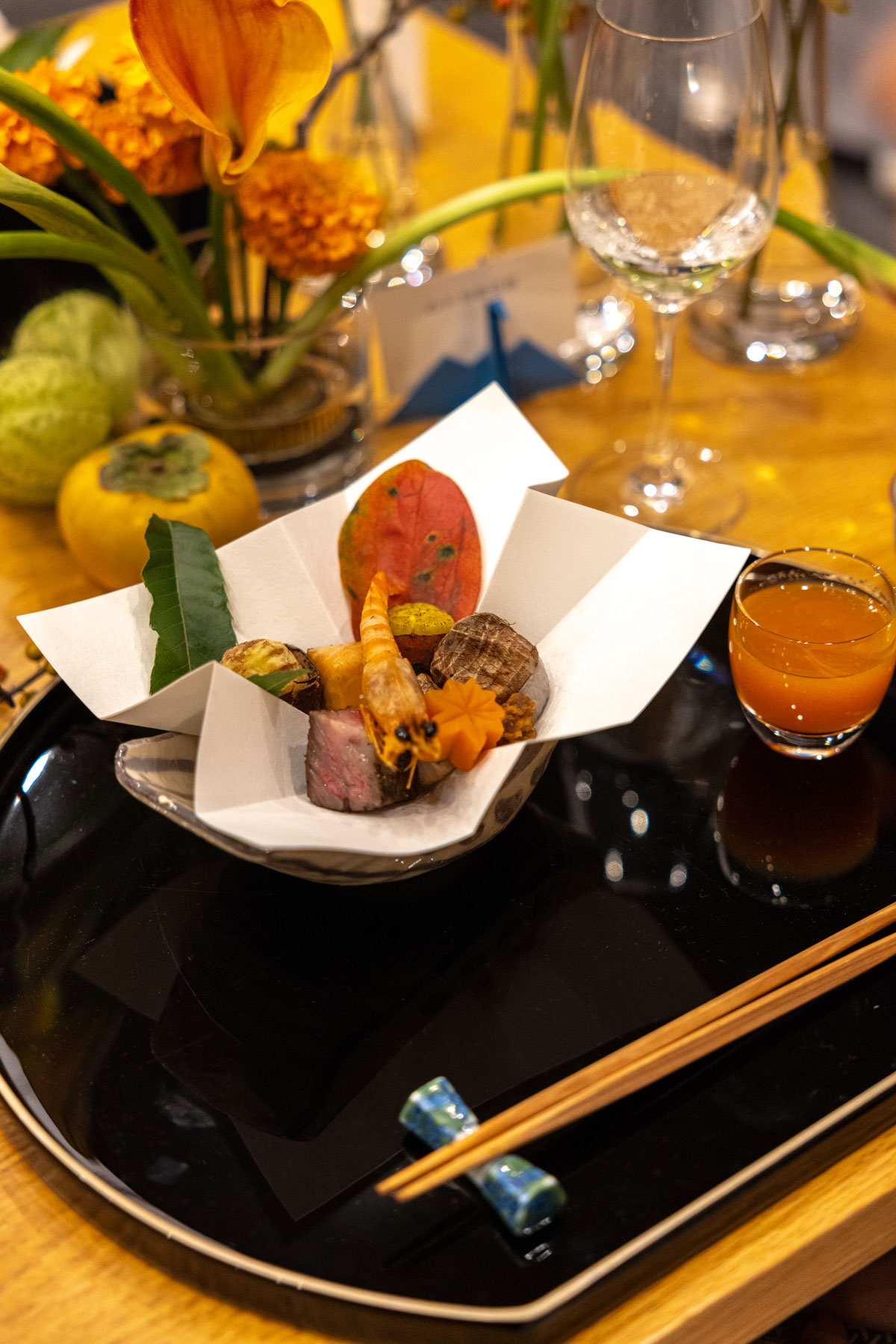 近江牛と海・山の幸が盛り付けられた「吹き寄せ」