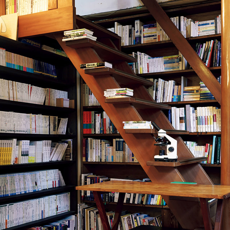 フォーカス_思索に耽る、読書の旅。