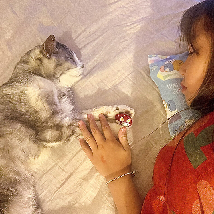 坂本美雨さんと愛猫のサバ美