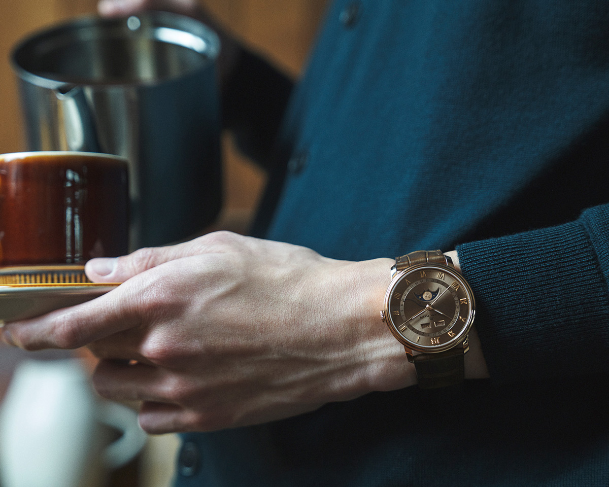 コーヒを持つ手