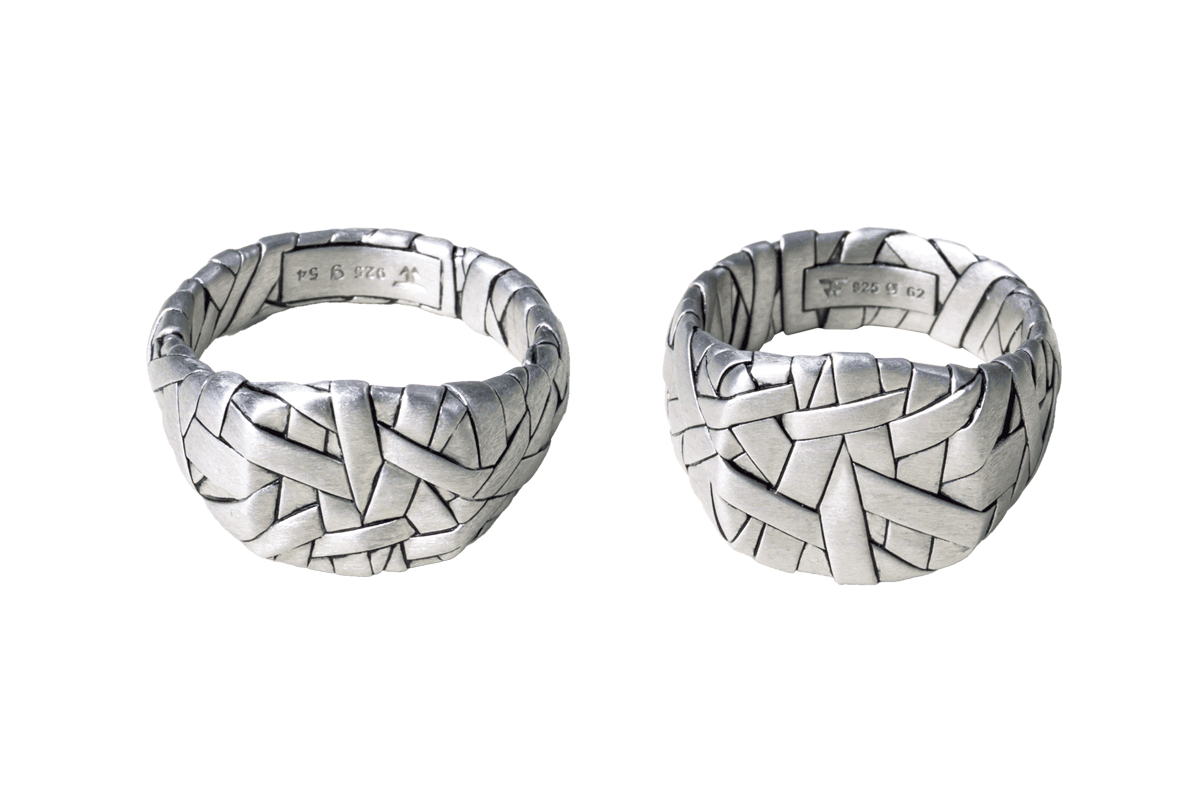 〈トムウッド〉のリング