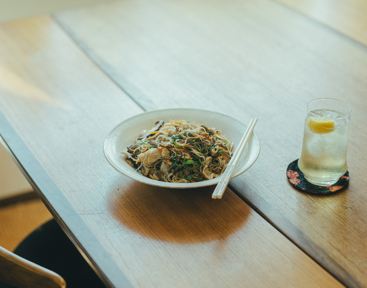 焼きビーフンとハブ酒