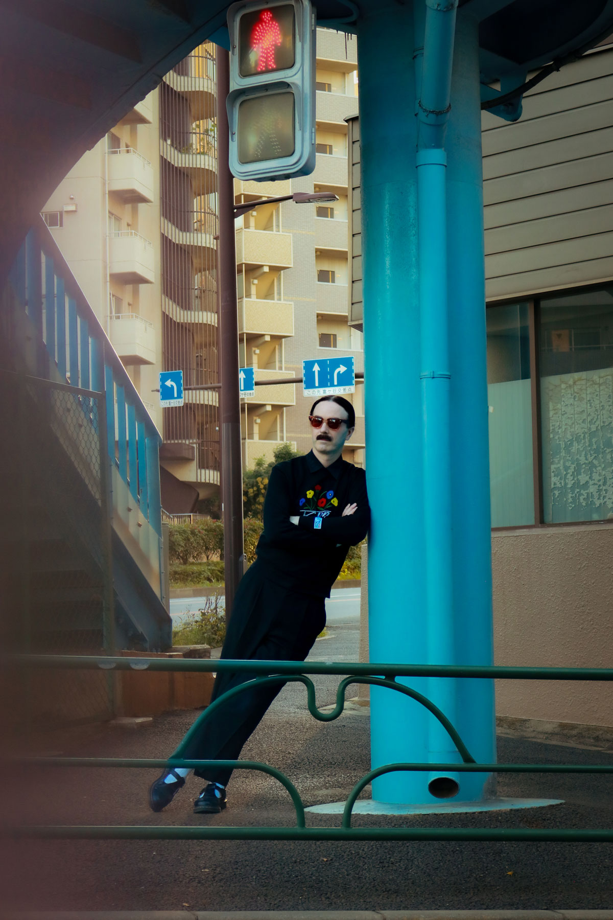 STAP Sigh Boysの街中でのポートレート