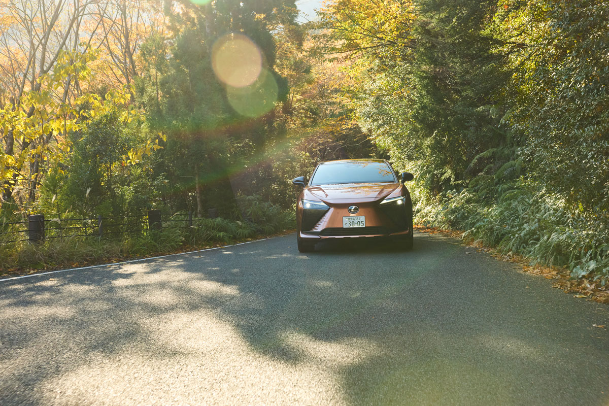 LEXUSのBEV（電気自動車）専用モデルの〈RZ〉