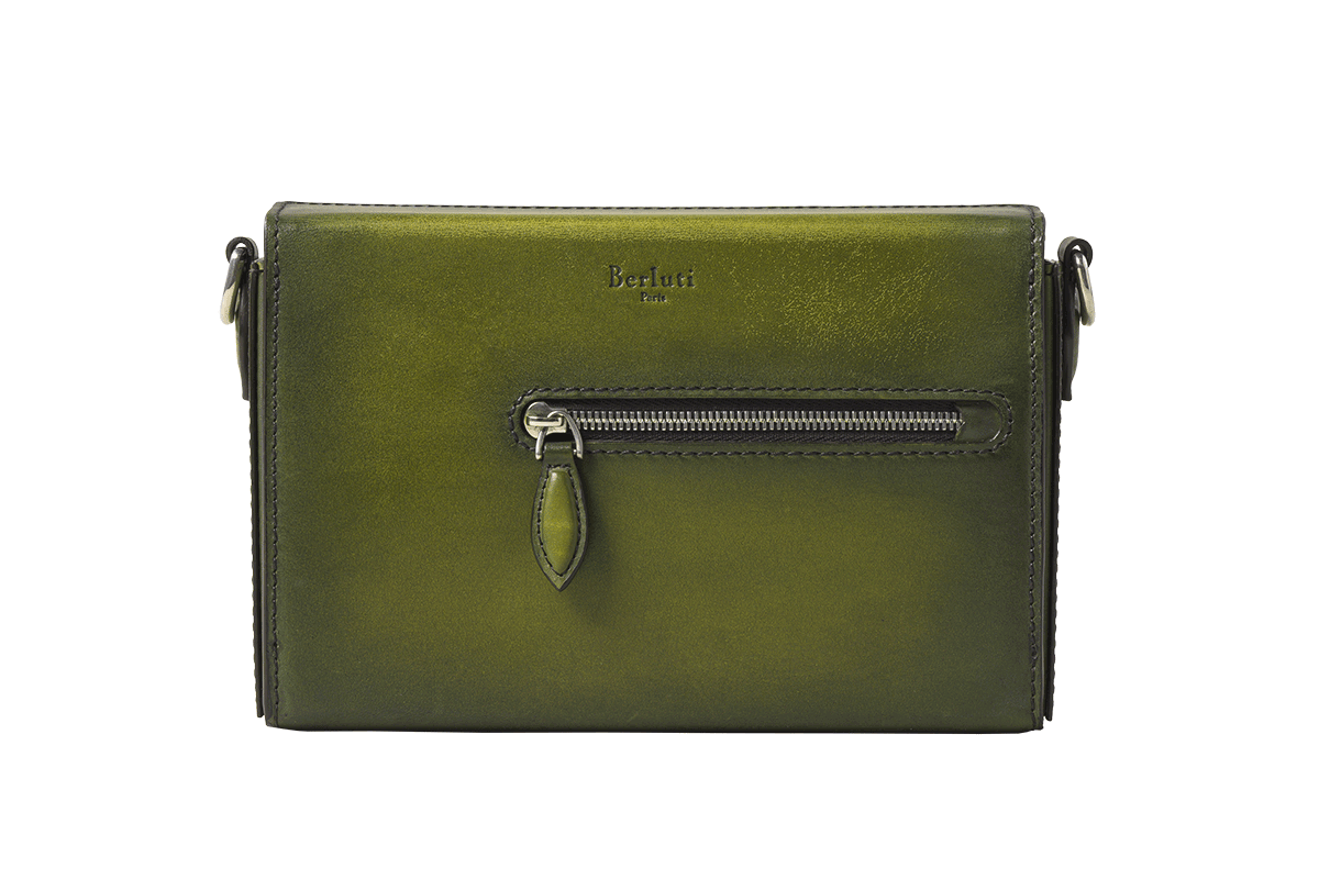 〈ベルルッティ〉のミニバッグ