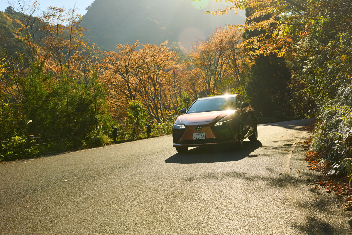 LEXUSのBEV（電気自動車）専用モデルの〈RZ〉