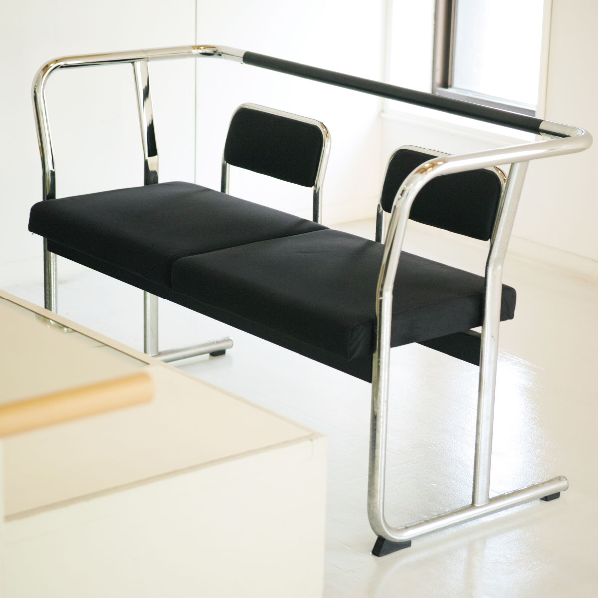 おそらく80年代の日本の事務系椅子