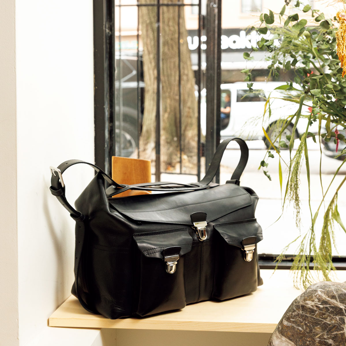 〈ルメール〉のベジタブルタンニンレザーバッグ