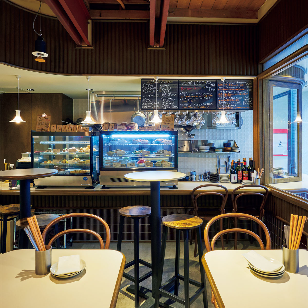 バーカロ ルーポ 店内