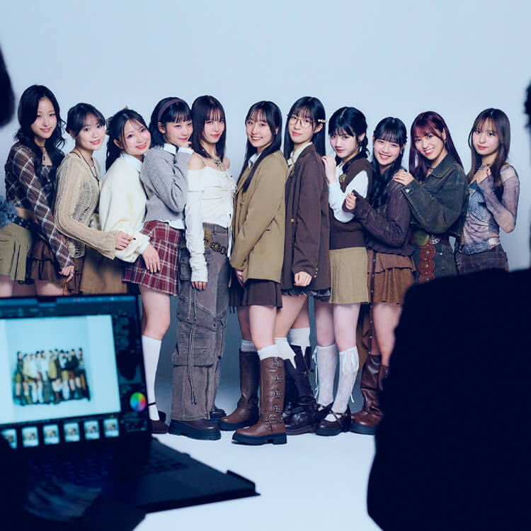 真っ白な空間に漂う緊張と興奮の舞台裏。〈Juice=Juice〉の「THE FIRST TAKE」ができるまで