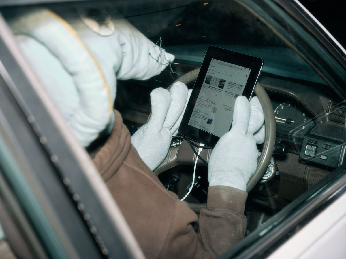 運転席に座るネズミ