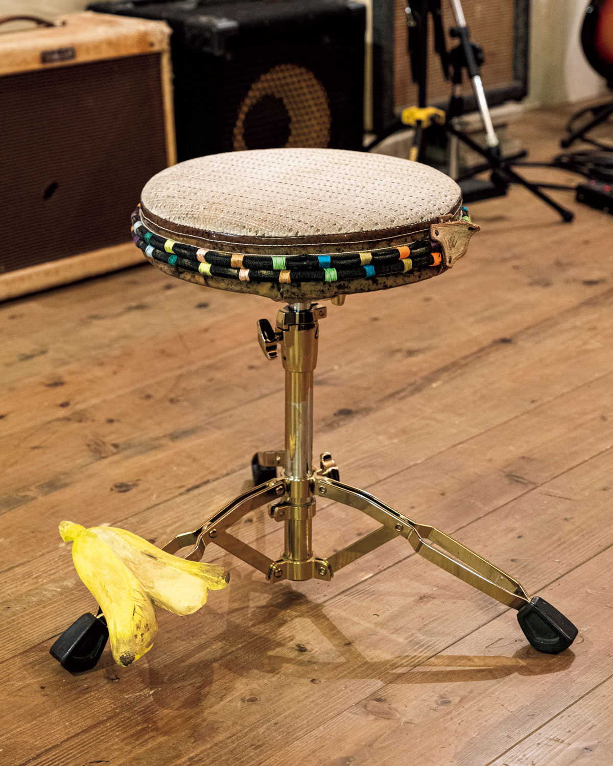 ドラムスローンをカスタマイズした椅子