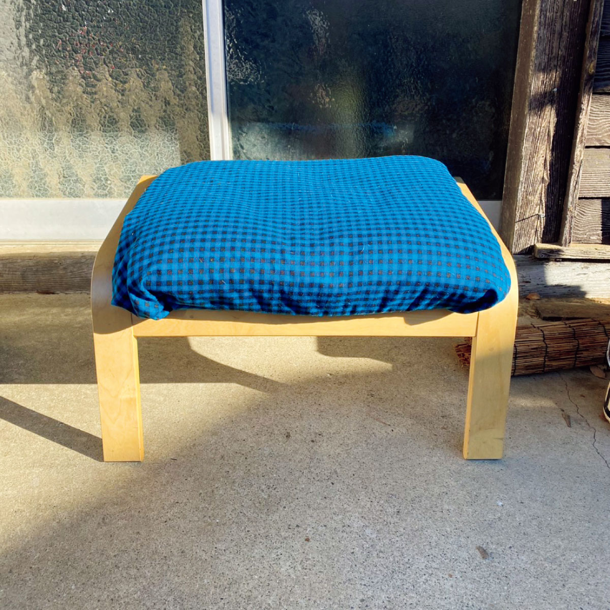 中古のオットマン