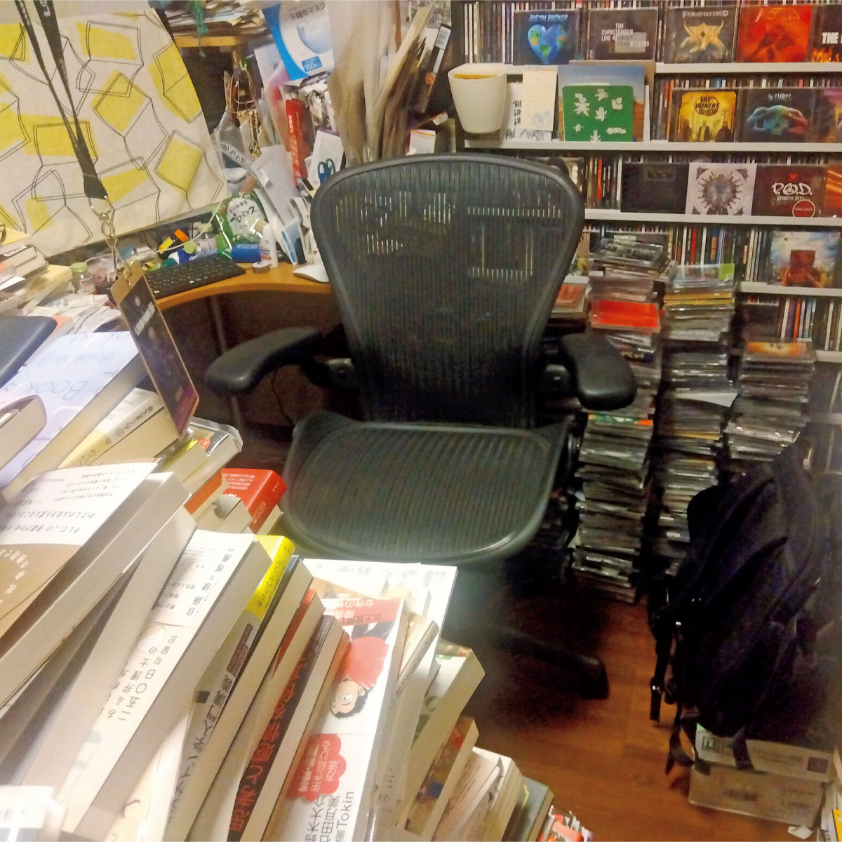 〈ハーマンミラー〉のアーロンチェア