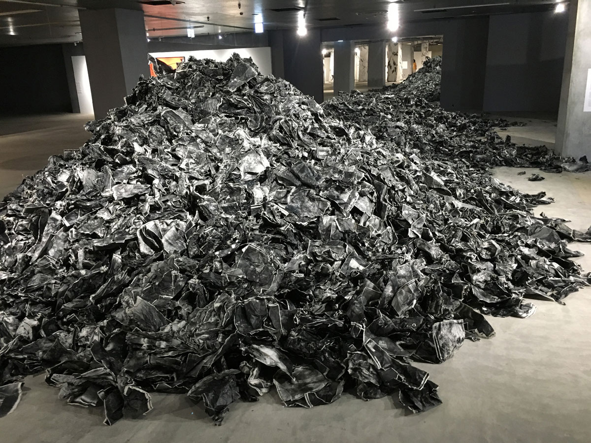 「Matter / Vomit」 2016 「トランスディメンションーイメージの未来形」@あいちトリエンナーレ2013(岡崎シビコ)より