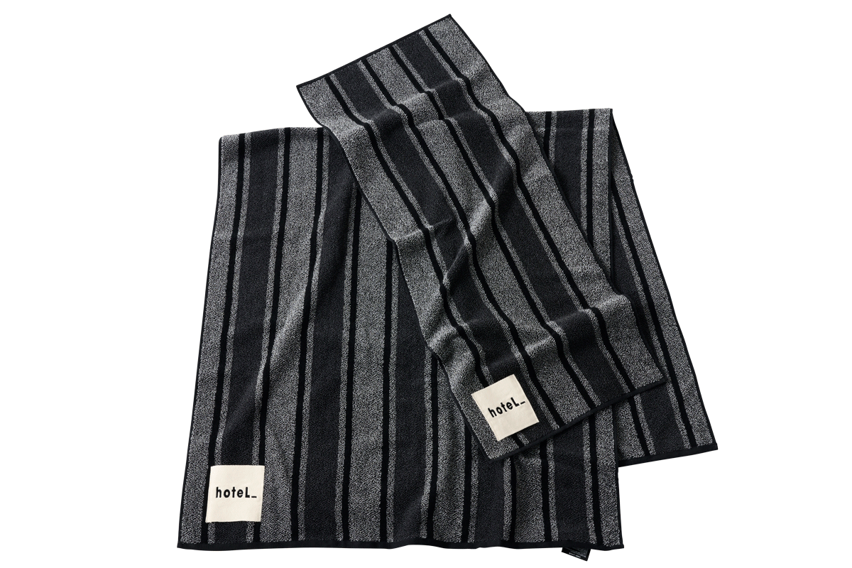 〈hotel_〉のタオル