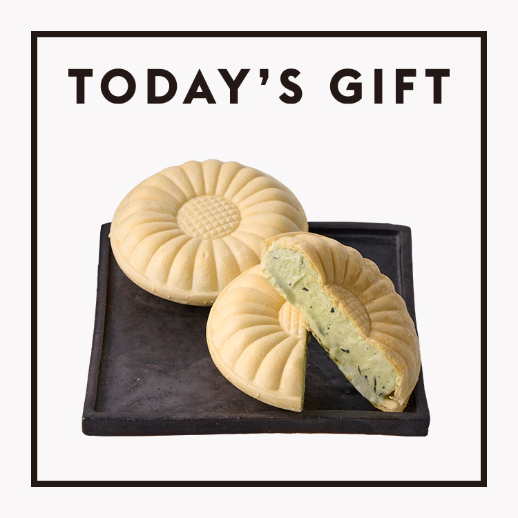 〈松崎冷菓〉の茶の葉アイスもなか