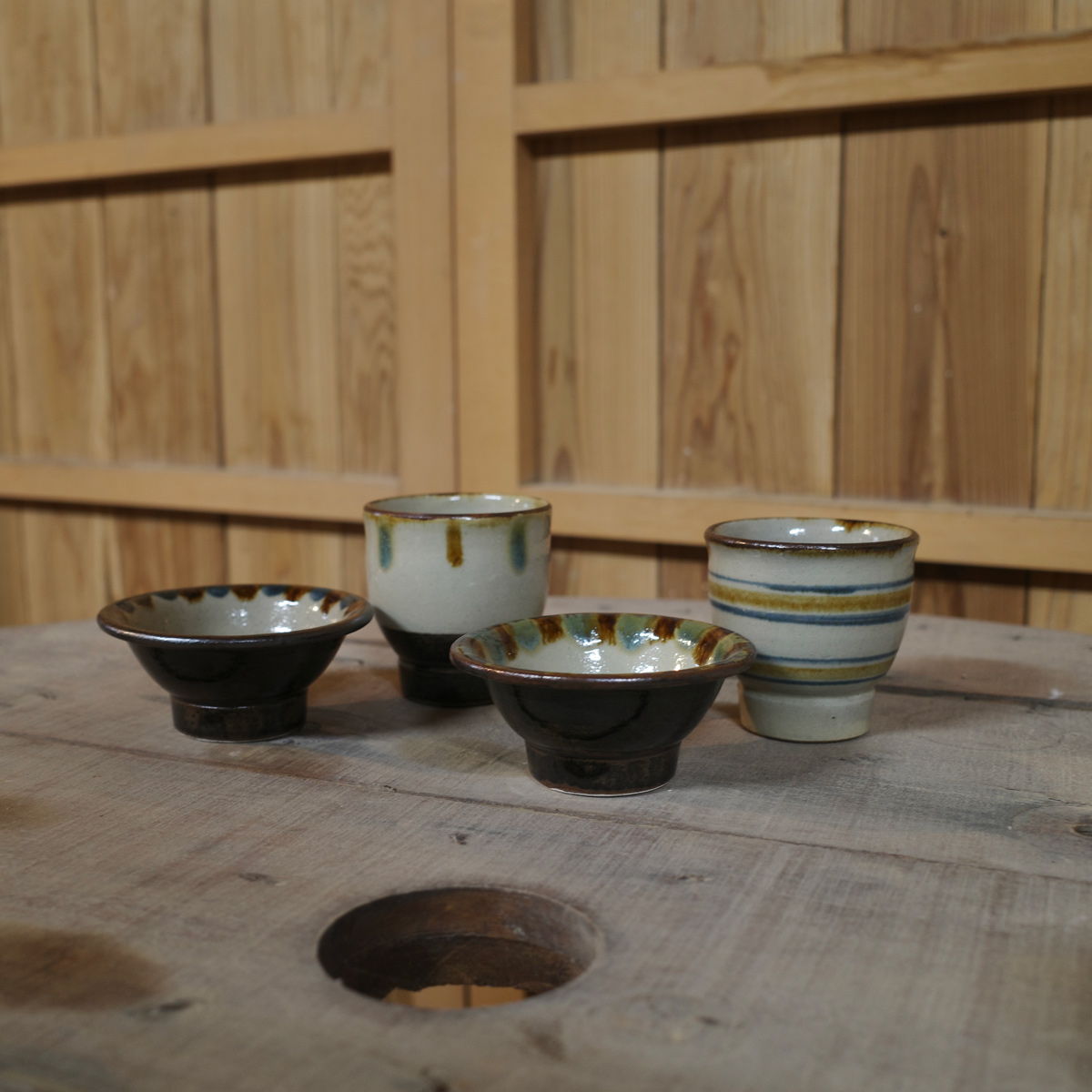 〈神谷窯〉の「ワンブー」1,870円、「湯呑」1,760円