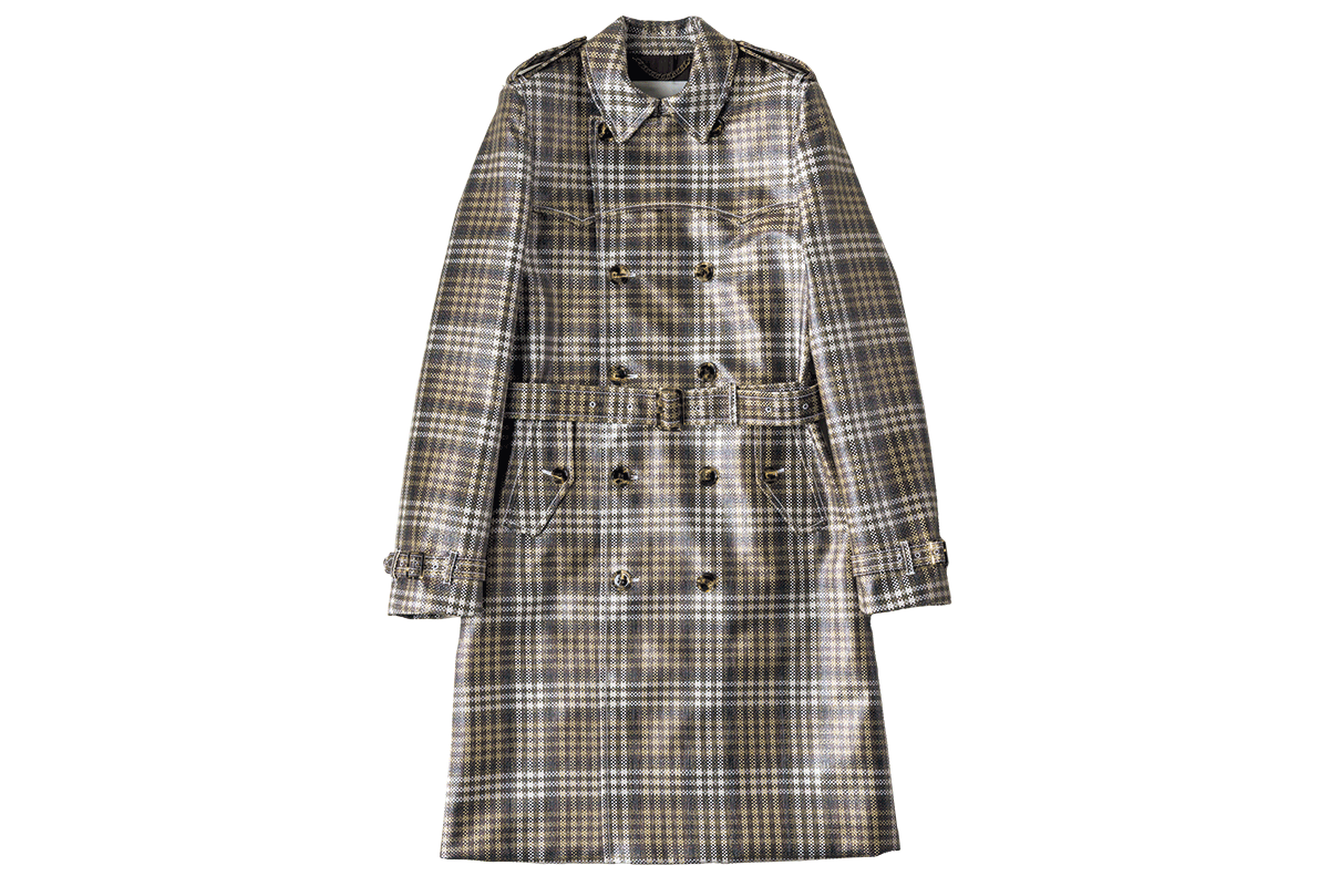 〈バーバリー〉のトレンチコート