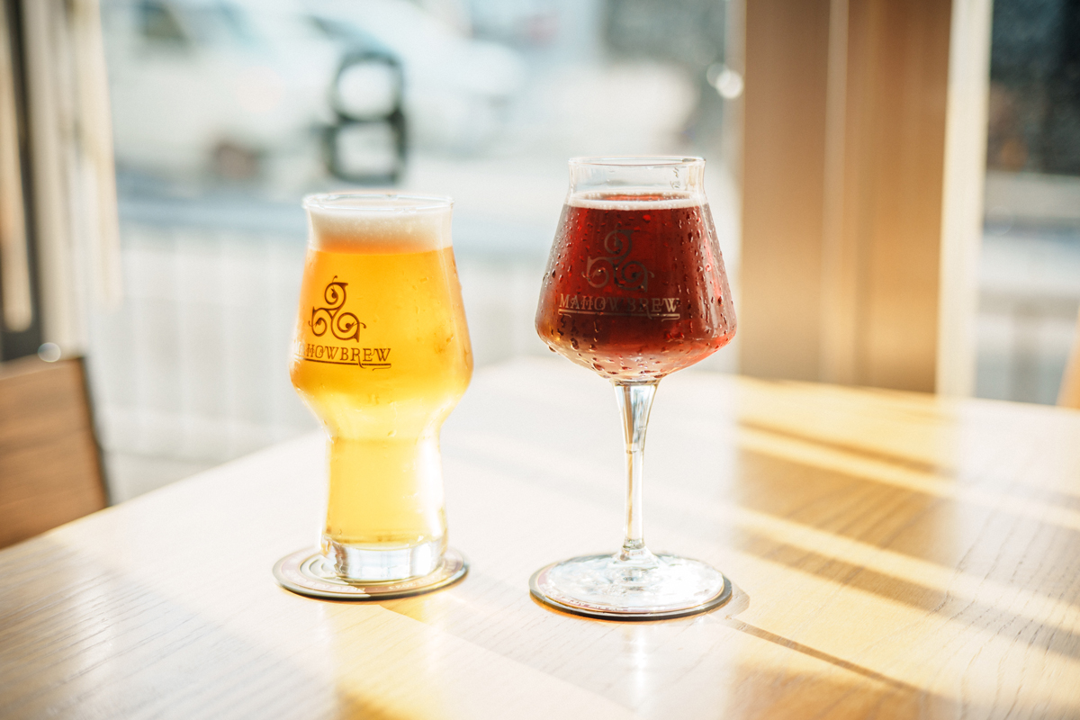 沖縄県内の8つの離島で生産された黒糖を原料とするラム、泡盛、沖縄黒糖、黒糖ラムを原料とする世界初のリキュール