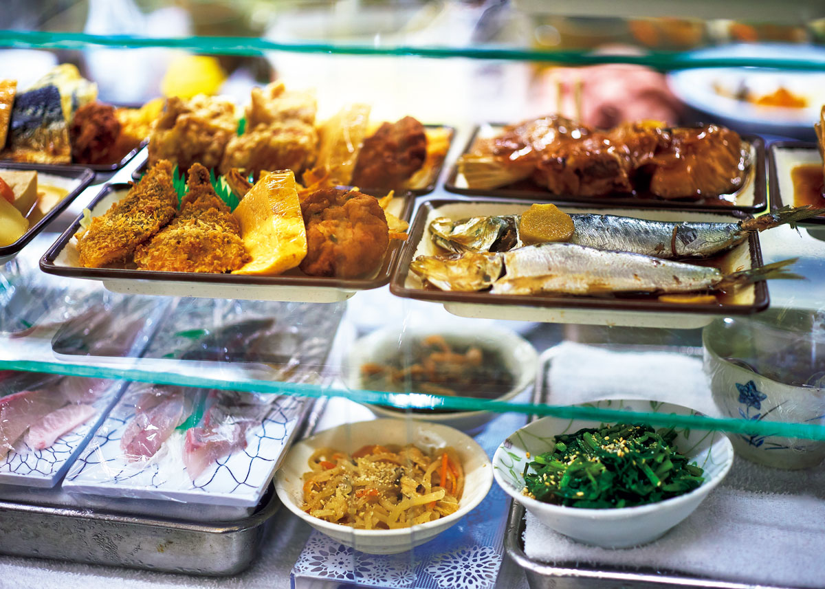 あじ盛のガラスケース